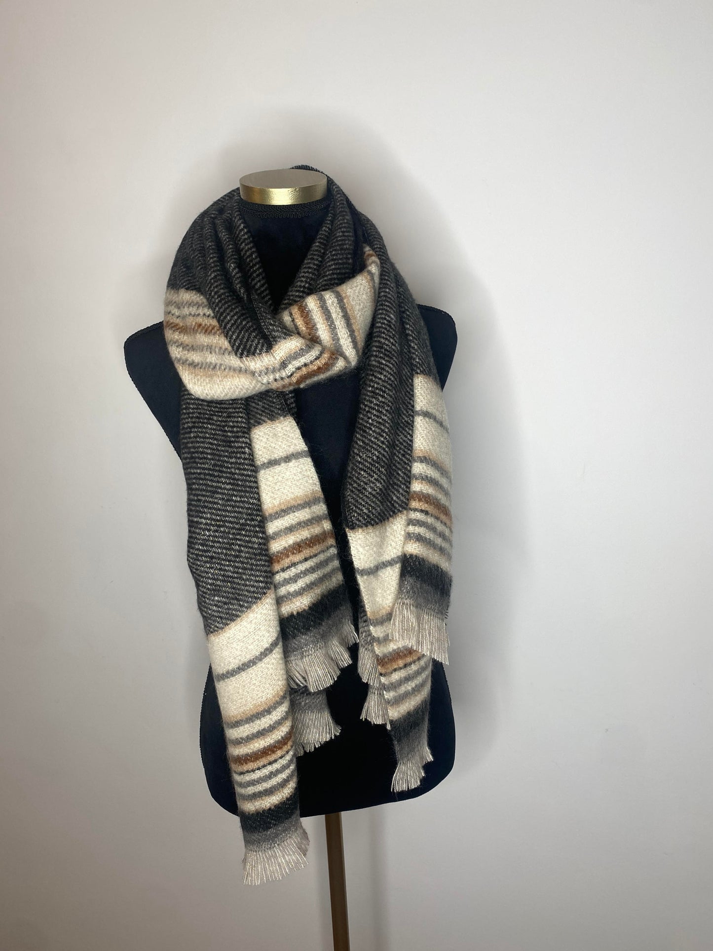 Monica scarf black